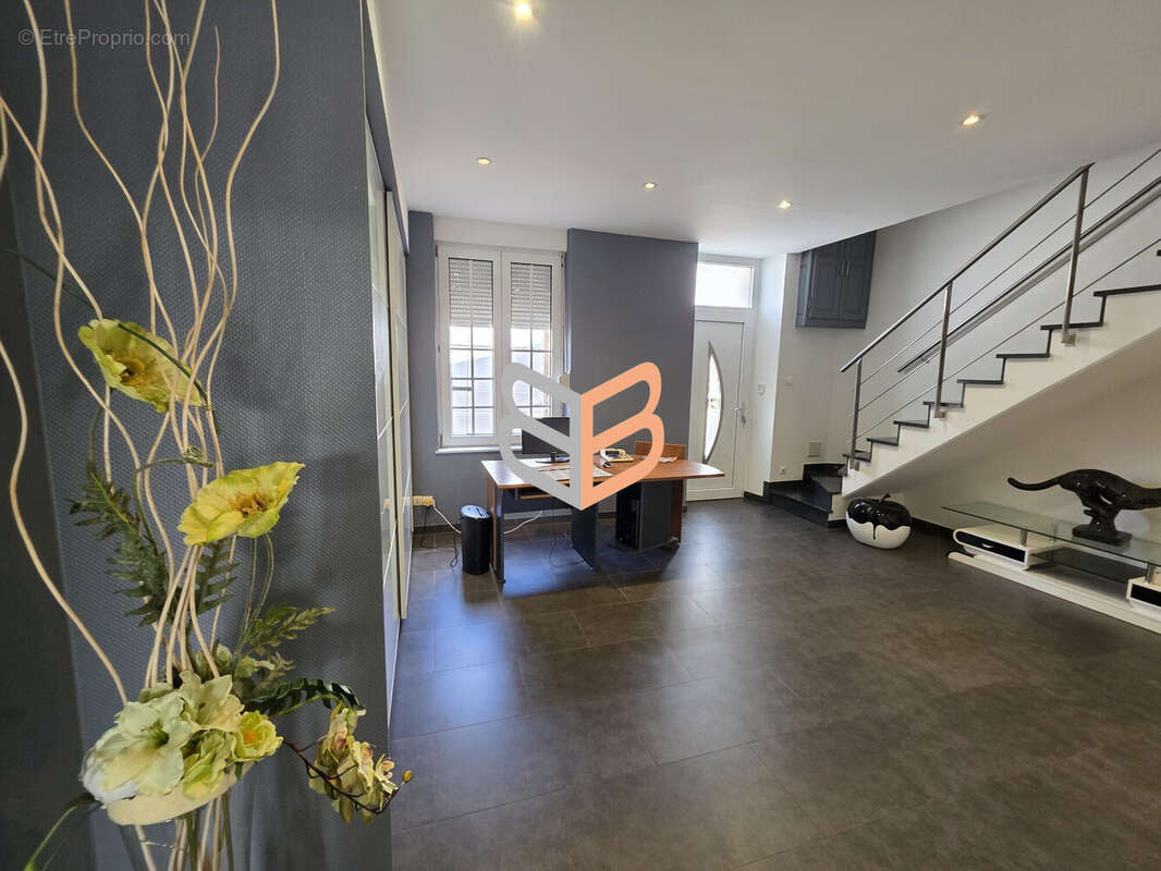 Maison 216 m² à Piennes  - photo 4