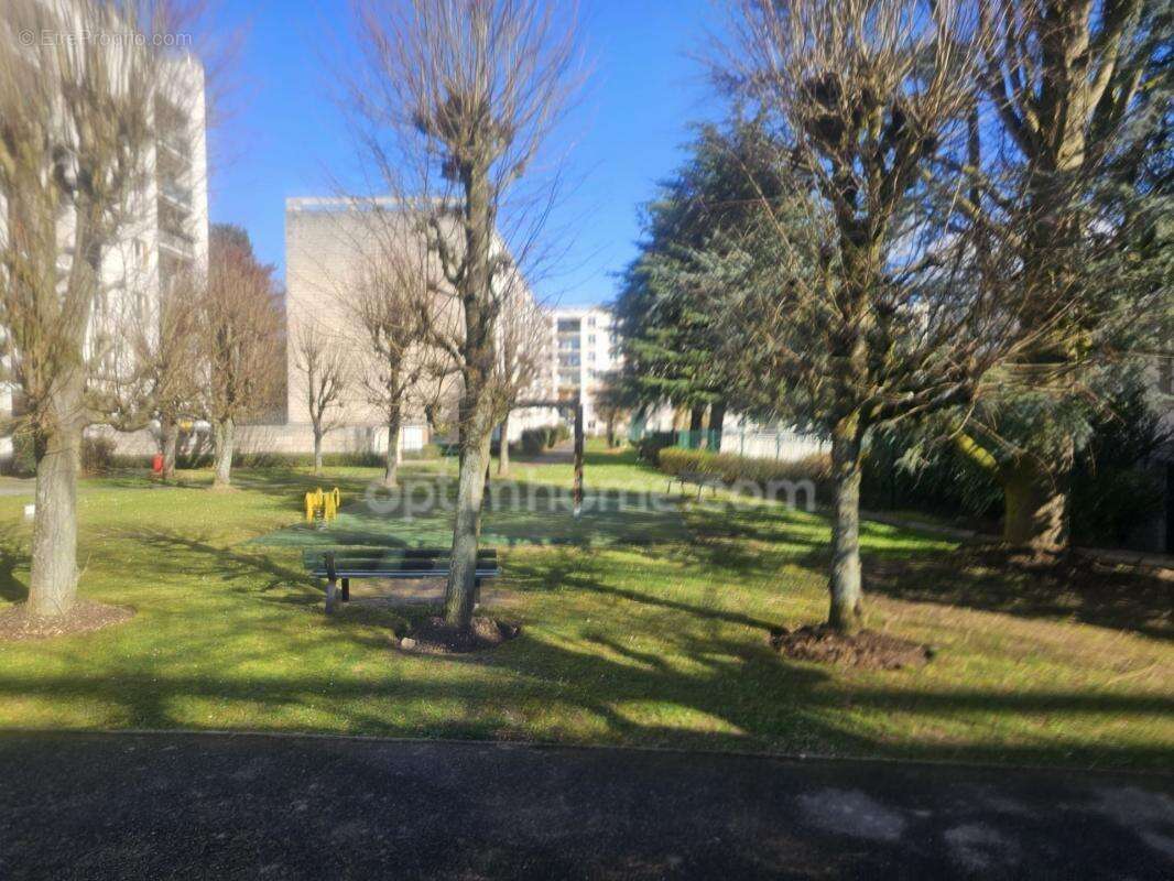 MONTMORENCY (95) A vendre Appartement de 99 m² dans résidence sécurisée avec piscine, tennis et espaces verts - photo 11
