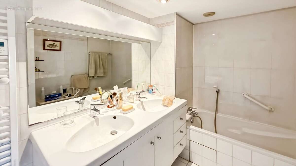 Appartement à VALLAURIS