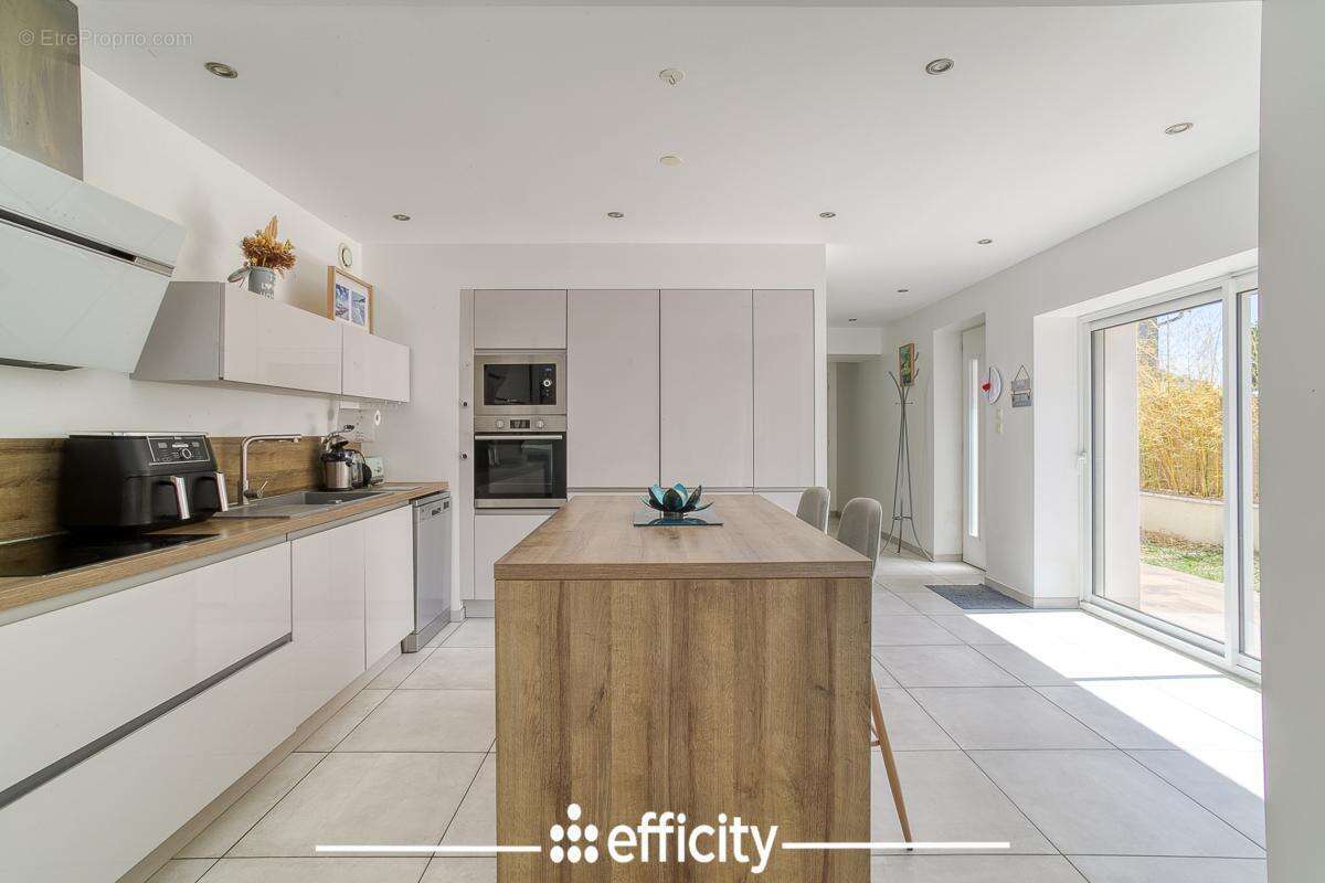 Maison 160 m² à Moidieu-Detourbe  - photo 8