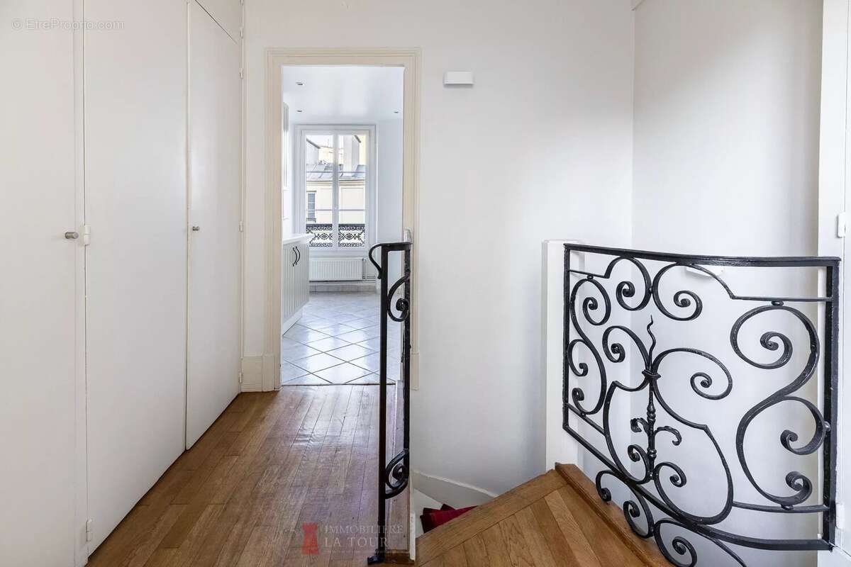 Appartement à PARIS-16E