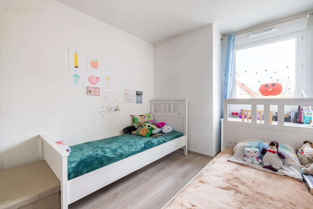 Appartement à LES PAVILLONS-SOUS-BOIS