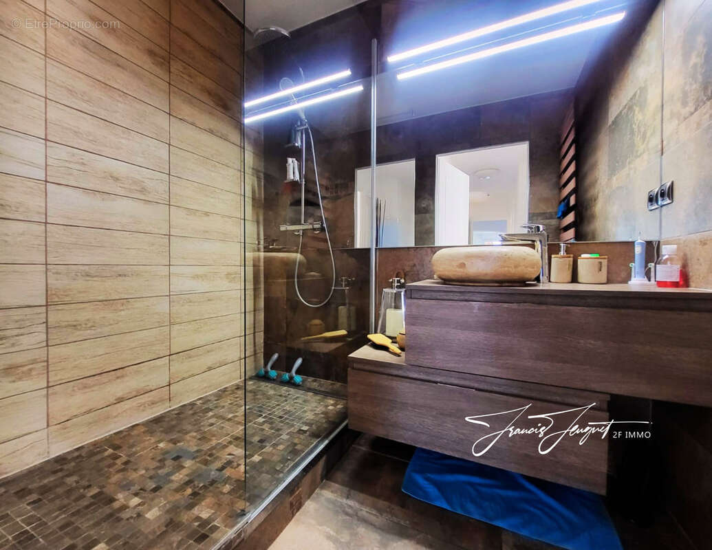 Appartement à POISY