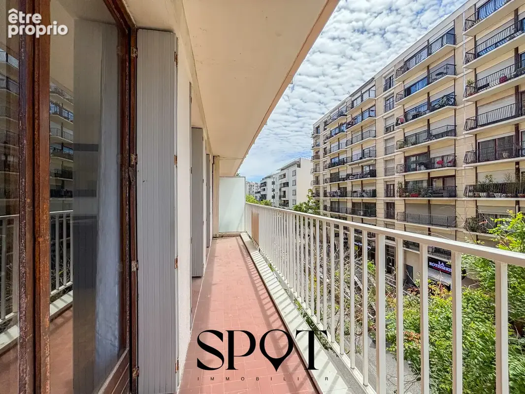 HOPITAL EUROPEEN - T4 traversant de 75 m2 avec balcon - photo 2