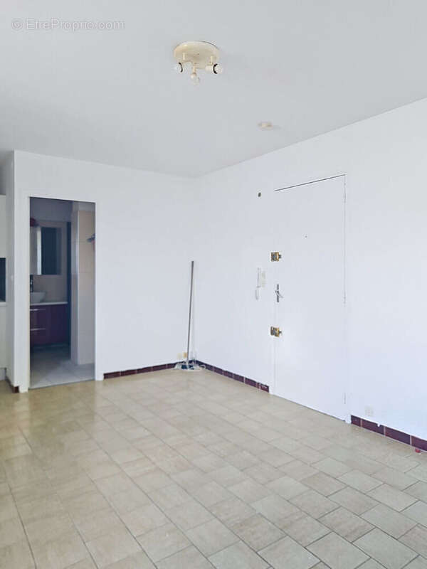 Appartement NÎmes 1 pièce(s) 23.66 m2 - photo 2