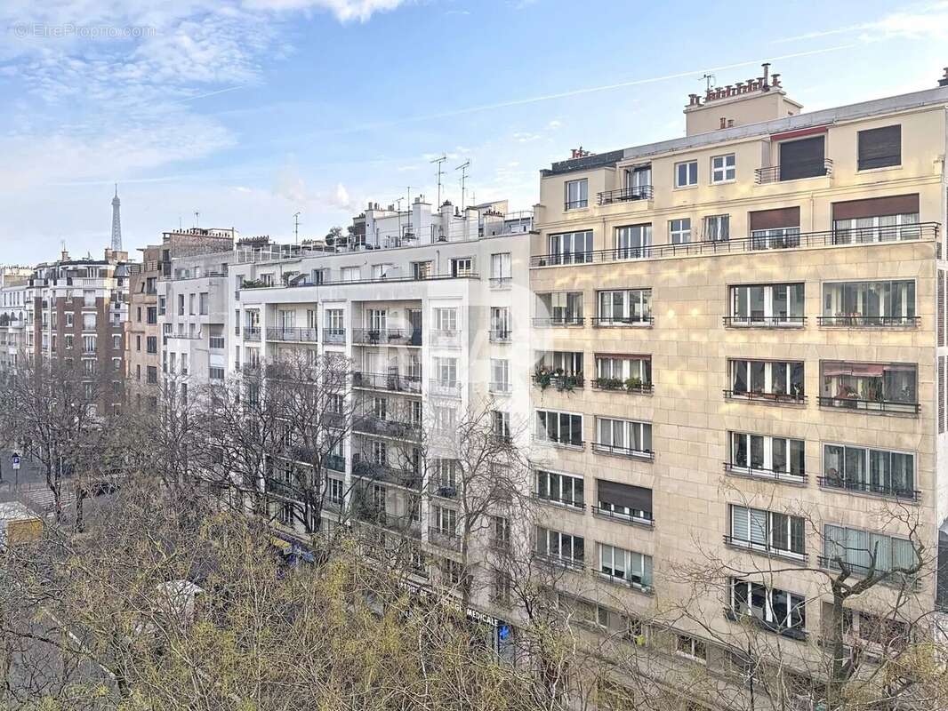 Appartement à PARIS-16E