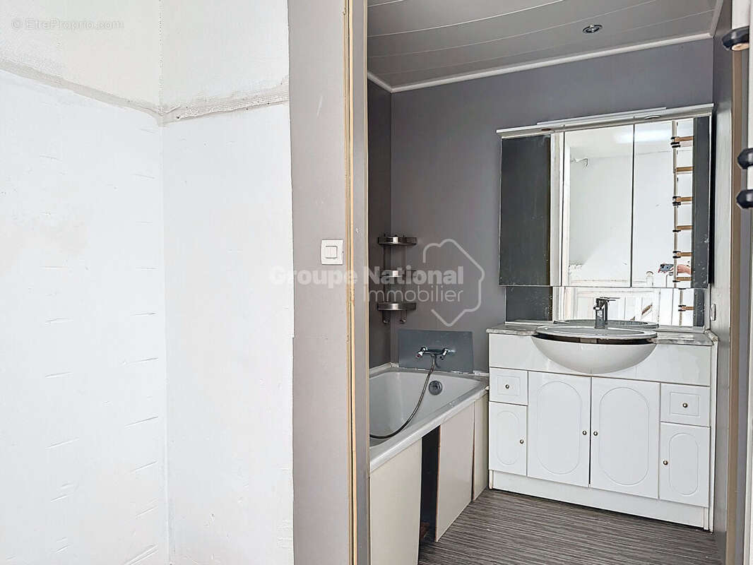 Maison à JONQUIERES-SAINT-VINCENT