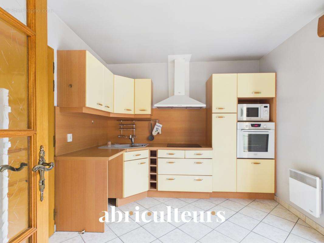 Maison familiale de 107m² avec terrasse et jardin - en vente à Versailles Porchefontaine (78000) - photo 12