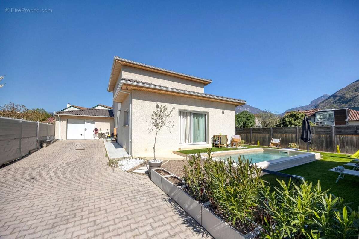 Maison à SAINT-EGREVE