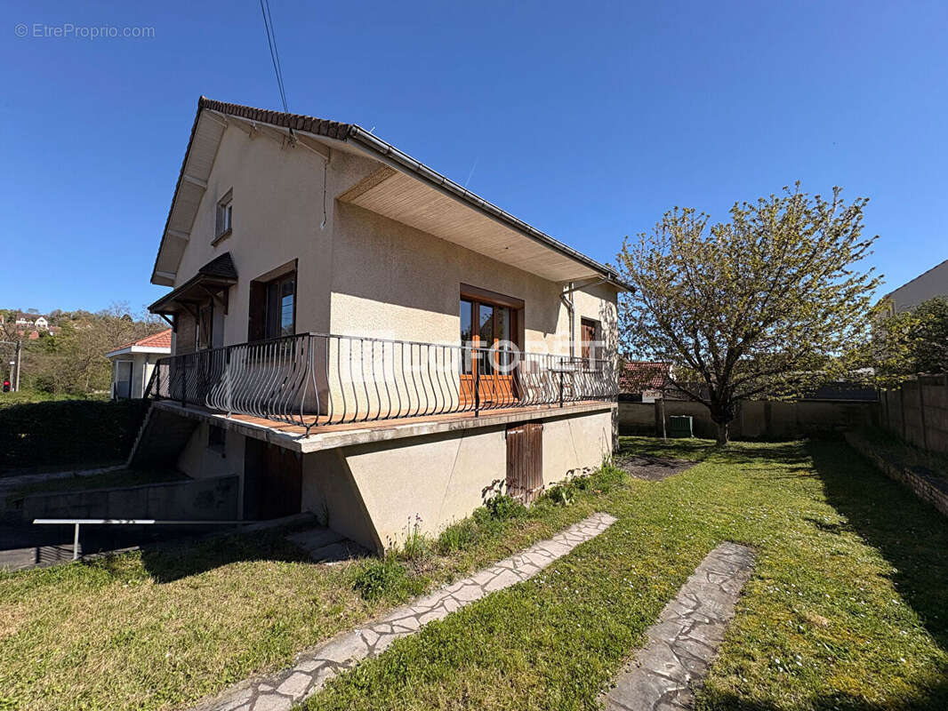 Maison à JUZIERS