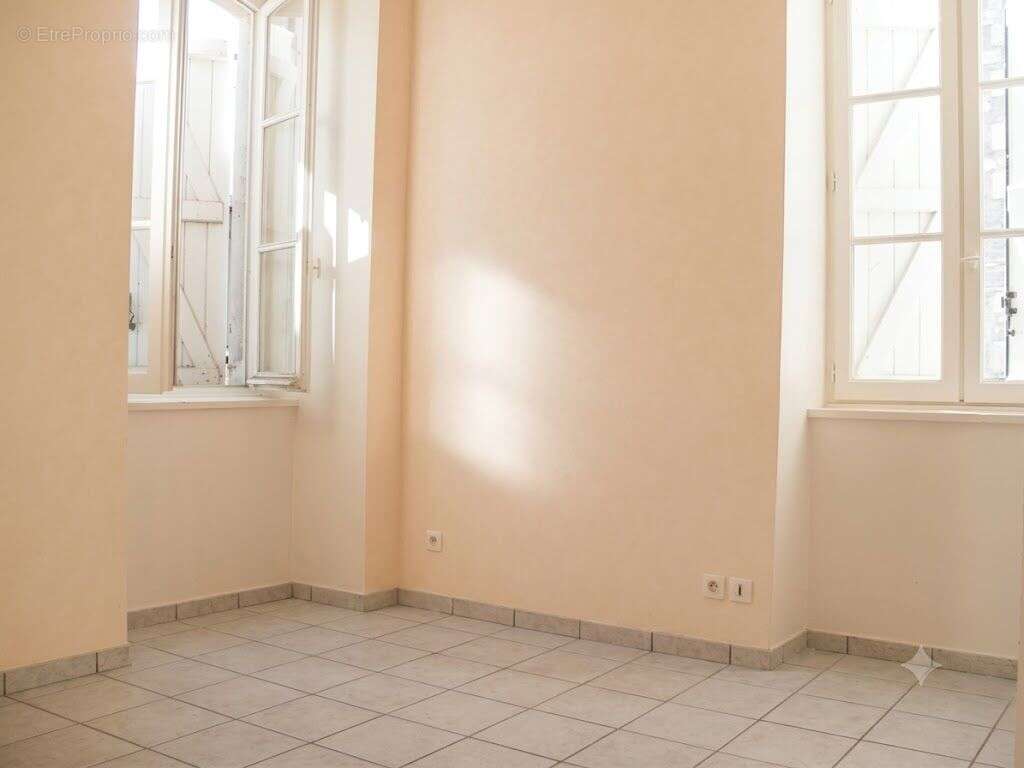 Appartement T3 en RDC avec Terrasse au Cœur de Nay - photo 3