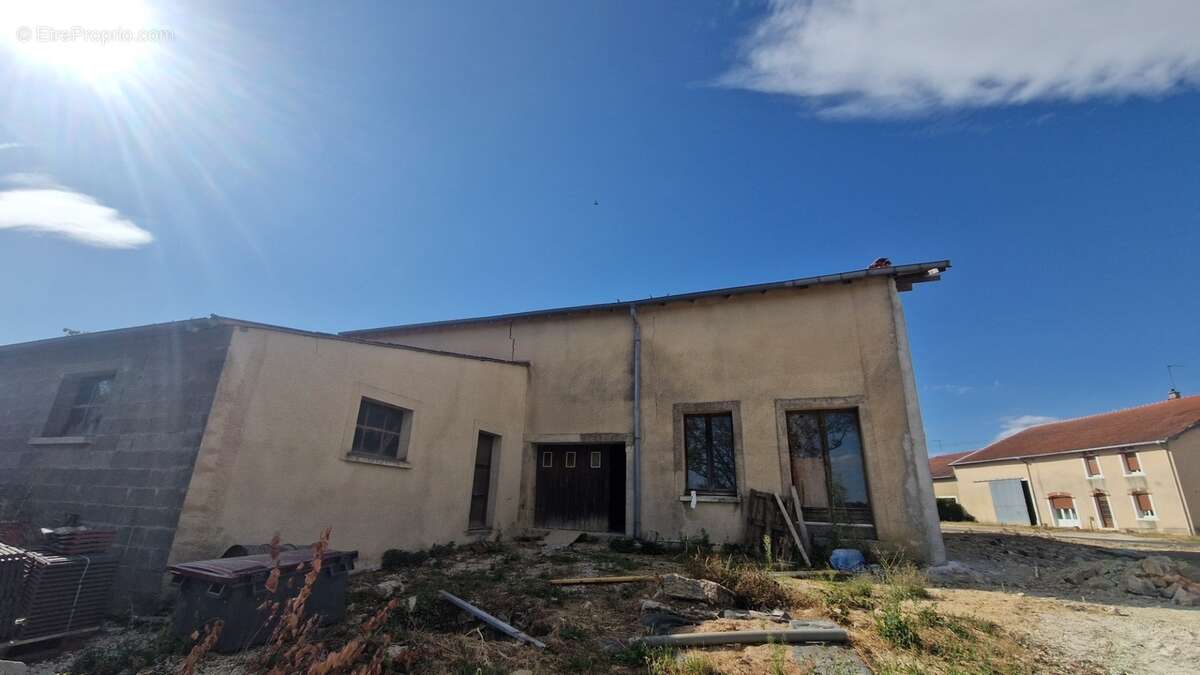 Maison à réhabiliter et grange 360 m2 exploitables / garages et terrain à jonville-en-woëvre - photo 3