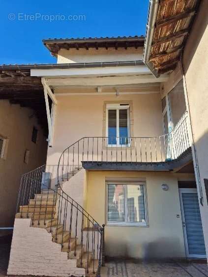 Appartement à PONT-DE-VEYLE