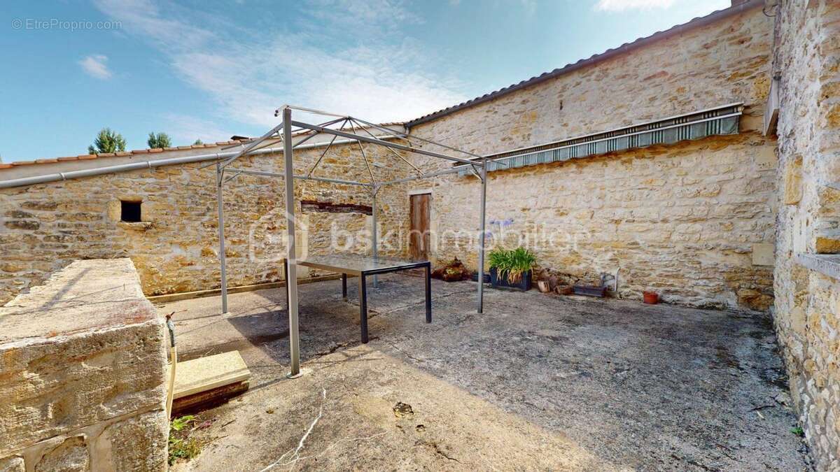 Maison à Fort Potentiel avec Dépendances – Cœur de Village - photo 19