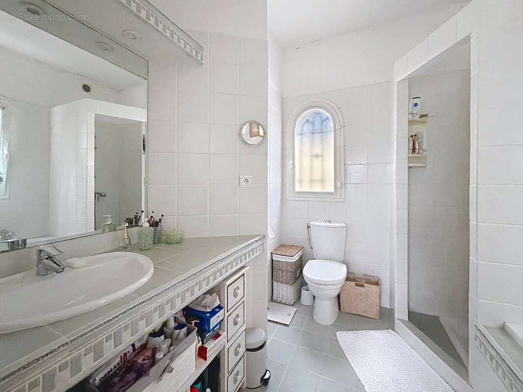 Maison à SAINT-LAURENT-DU-VAR