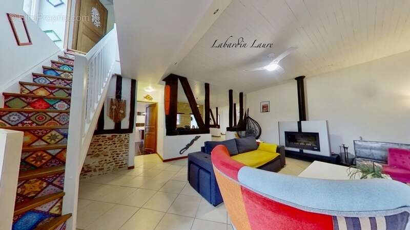 Maison avec surface habitable de 300m2 - pierre et poutre apparentes - 5 chambres - dépendances à CAUMONT-SUR-GARONNE (47) - photo 28
