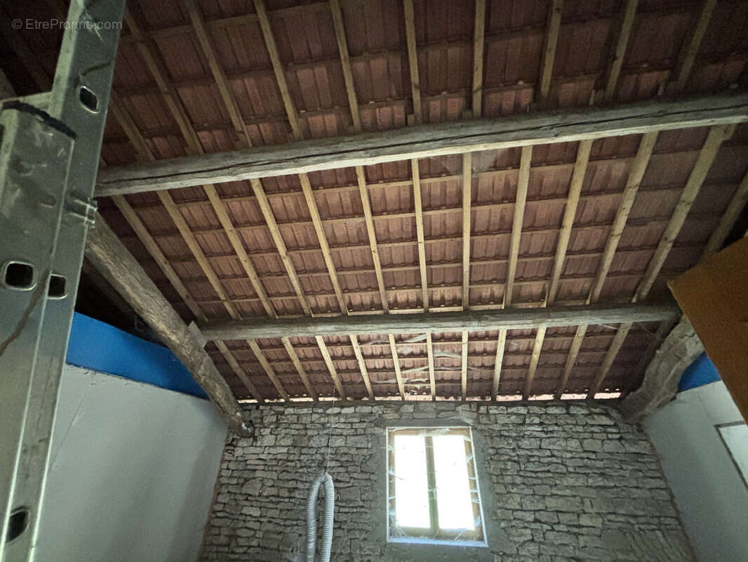 Maison à OURCHES-SUR-MEUSE