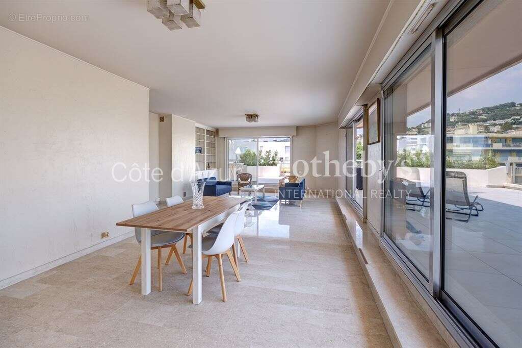 Cannes Basse Californie, appartement de 194 m² avec cinq chambres et 135 m² de terrasses - photo 6