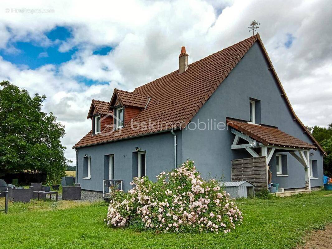 Maison à BEAUMONT-LA-RONCE