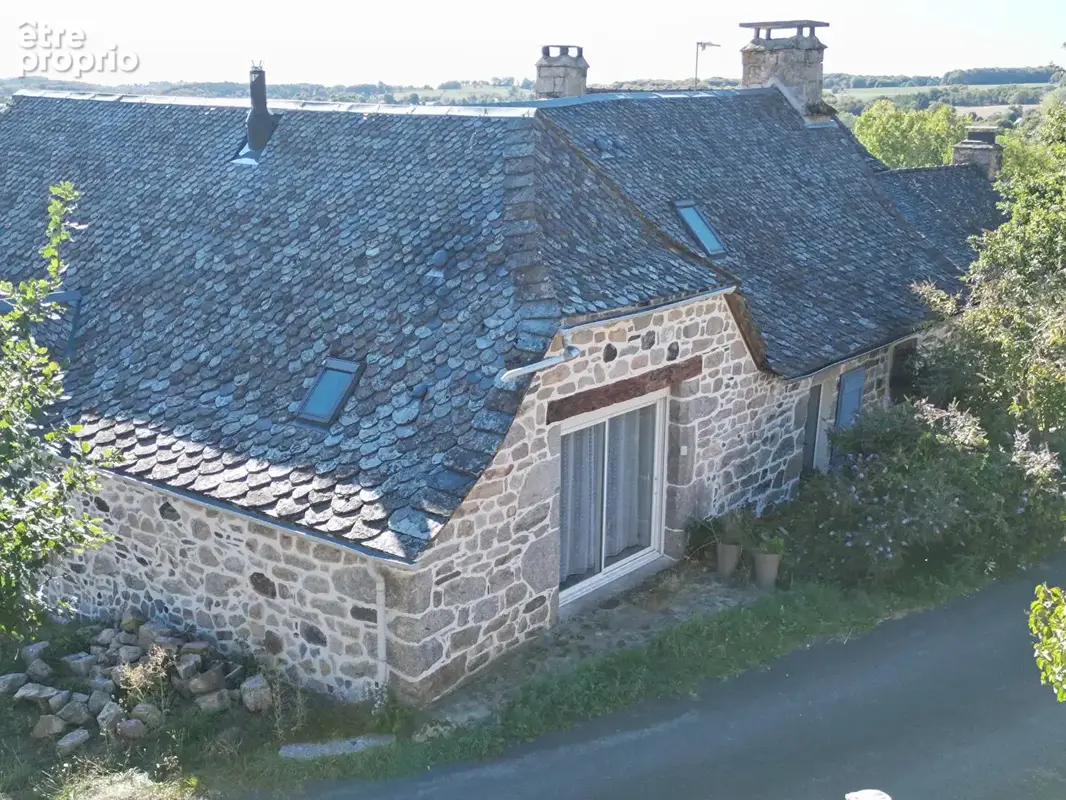 Laguiole, maison de caractère en pierre entièrement rénovée - photo 3