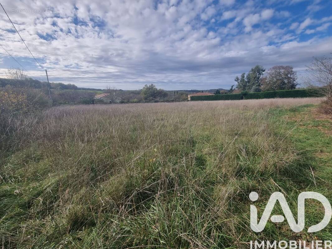 Terrain 2900 m² à Villeneuve-Sur-Lot · 86 000 €