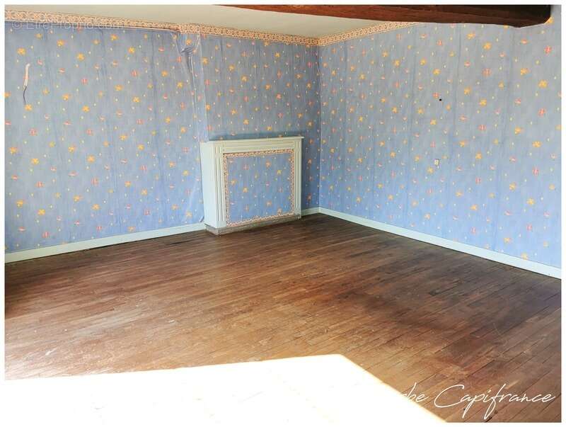 Maison à NEANT-SUR-YVEL