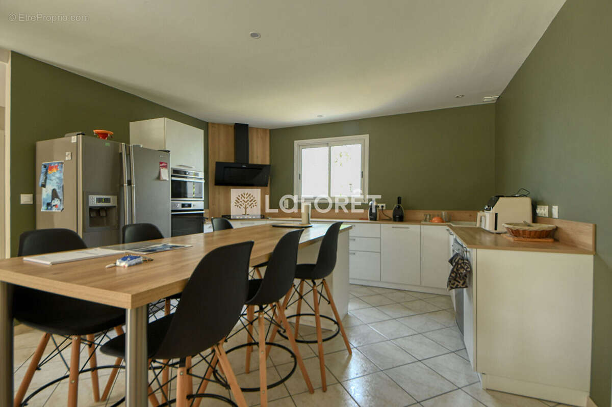 Propriété de 191 m² avec deux habitations indépendantes, piscine et hangar de 140 m² à vendre à Montans - photo 5