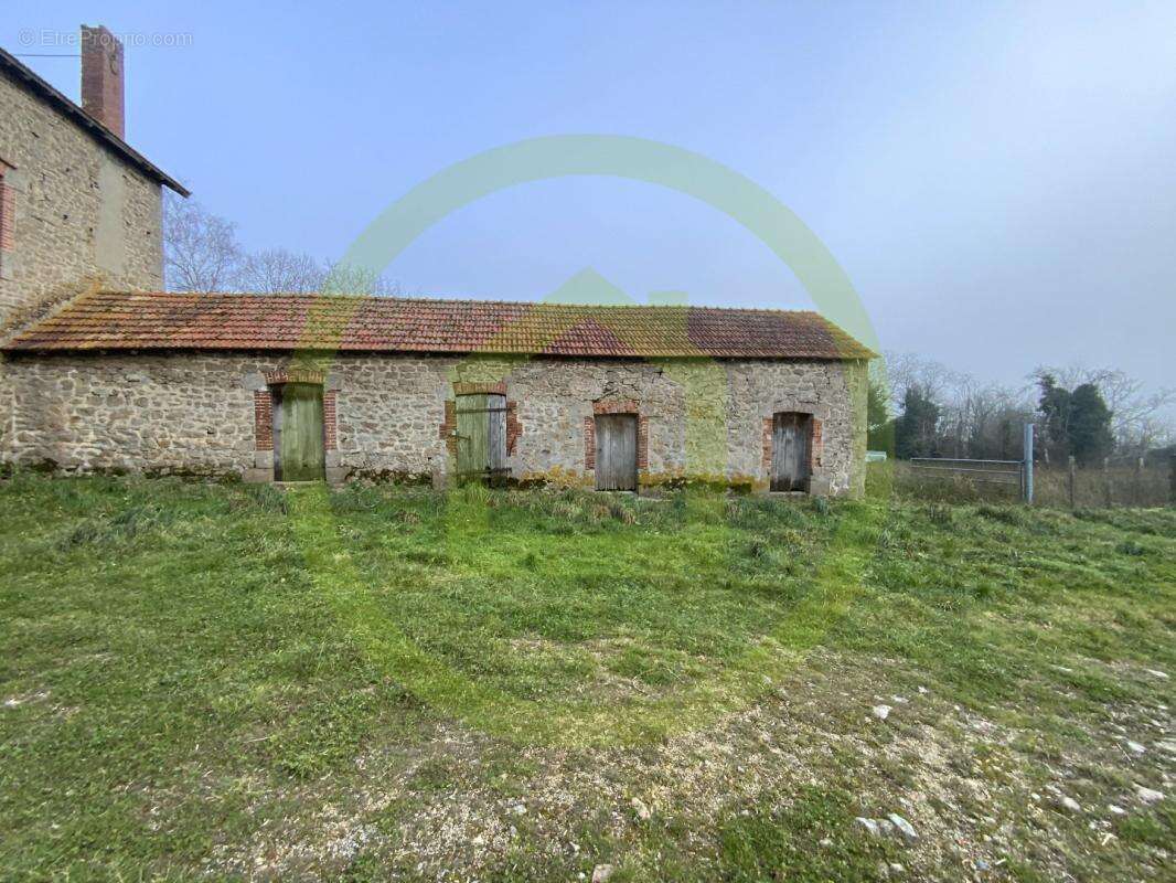 Maison à LADAPEYRE