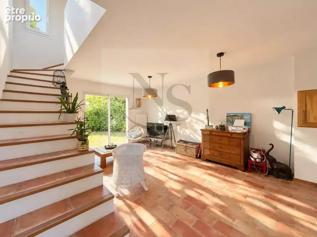 Guilles, à pied du village : maison familiale avec piscine et vue sans vis-à-vis - photo 10