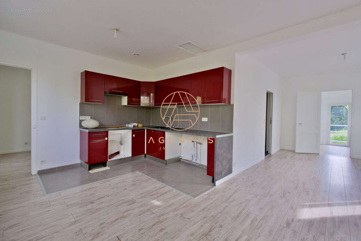 Appartement à SAINT-MAUR-DES-FOSSES