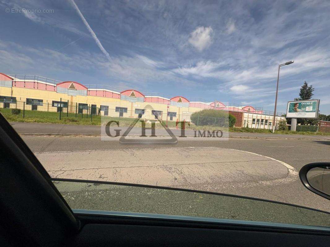 Entrepot 13 122 m² divisble a vendre a vaux le penil - photo 11