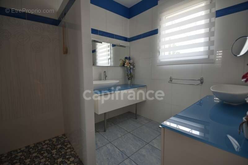 Propriété au calme - 5 chambres - T3 attenant - garage XXL - piscine - à MARMANDE (47) - photo 21