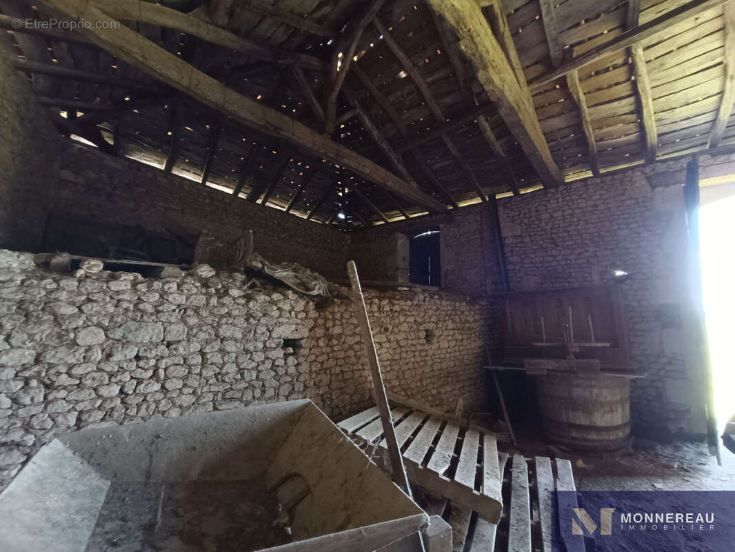Grange avec terrain - photo 10