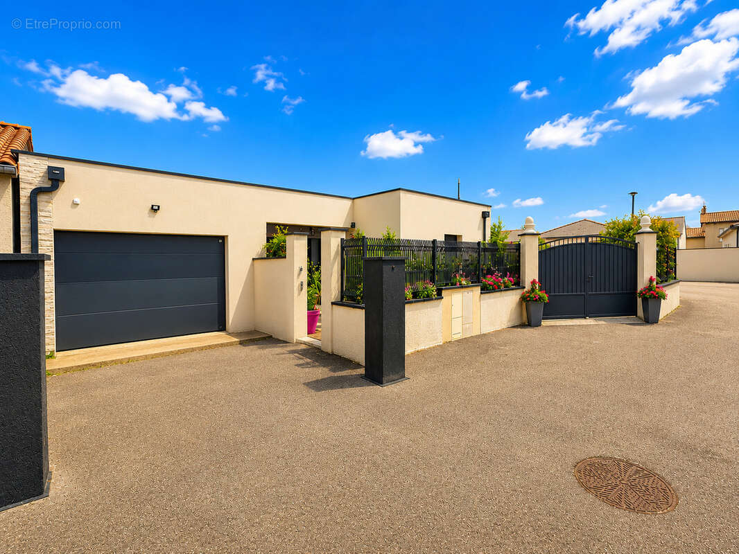Maison plain pied avec piscine - photo 8