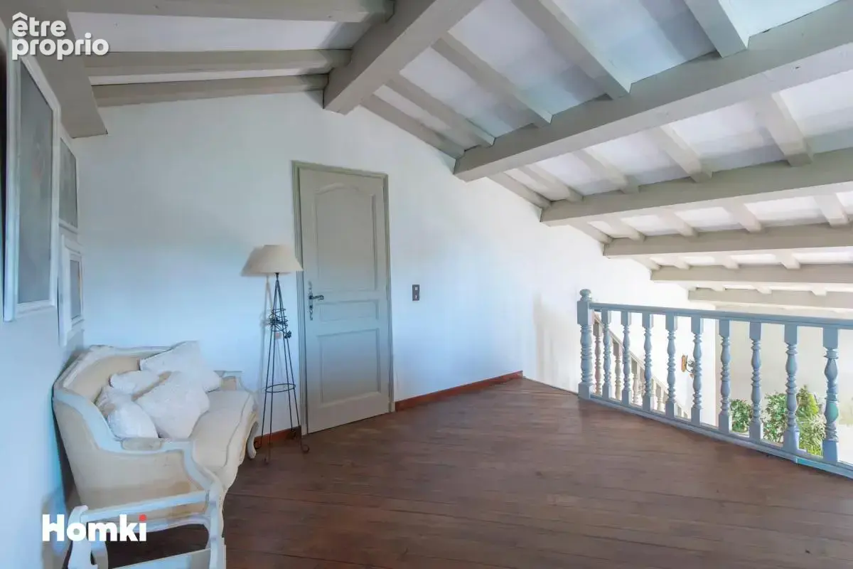 MARIGNANE – Maison familiale authentique 8 pièces 200m² avec piscine - photo 9