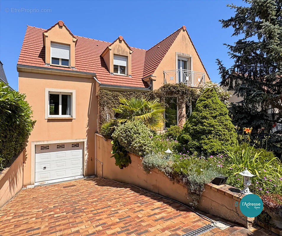 Maison à LE COUDRAY-MONTCEAUX
