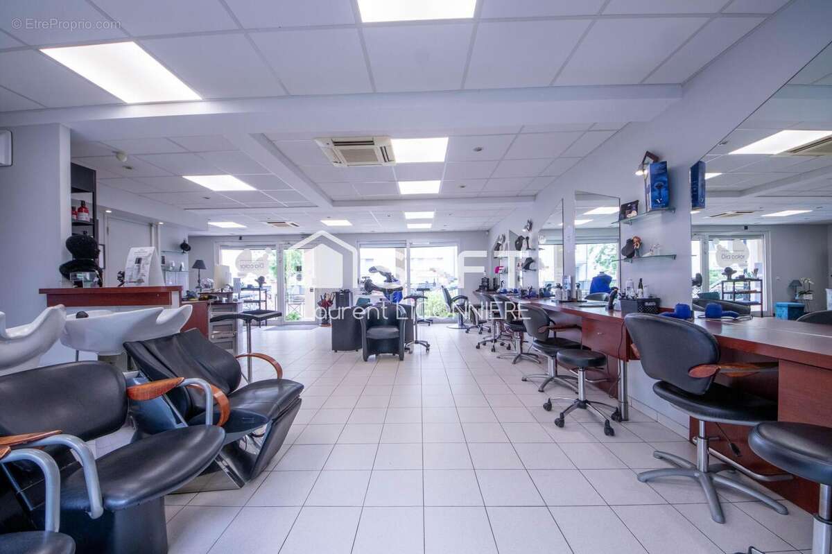 Photo 4 - Commerce à VILLECRESNES