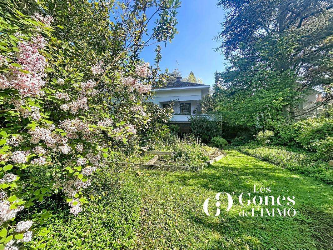 RARE Maison familiale , 6 chambres , jardin paysager et pisc - photo 2