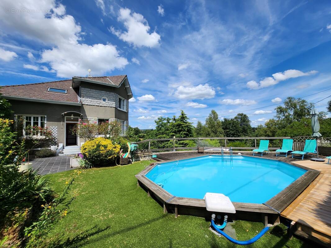 Maison à SAINT-LEONARD-DE-NOBLAT