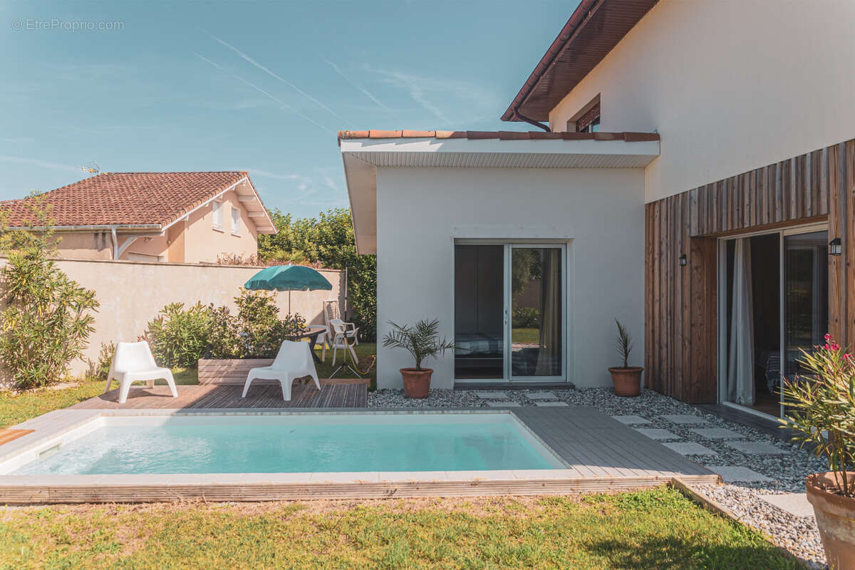 Appartement à ANGRESSE