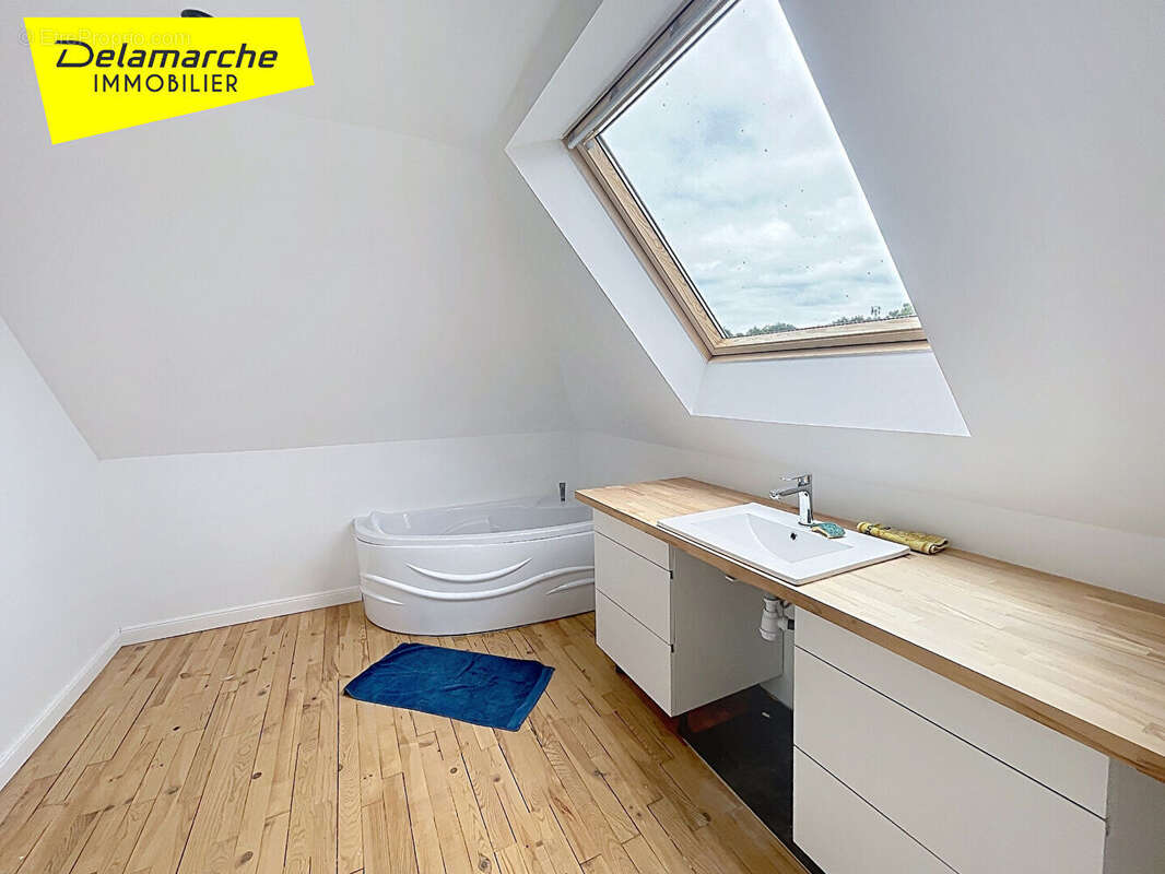 A VENDRE  AVRANCHES Maison avec Piscine au Val Saint Pere, 6 pièces et terrain de 2000 m² proche A84  entre Rennes et Caen - photo 11