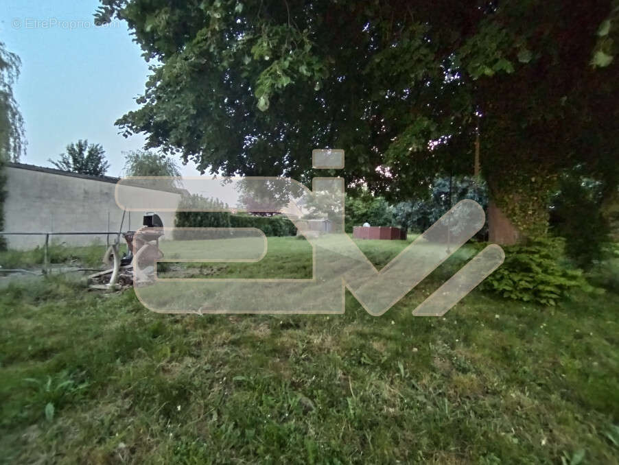 Terrain à COURVILLE