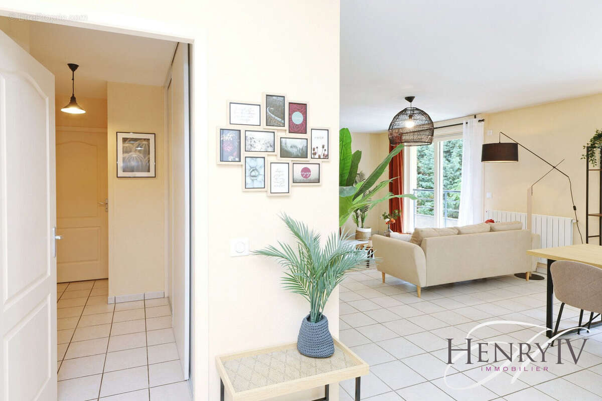 Appartement à SAINT-NAZAIRE-LES-EYMES