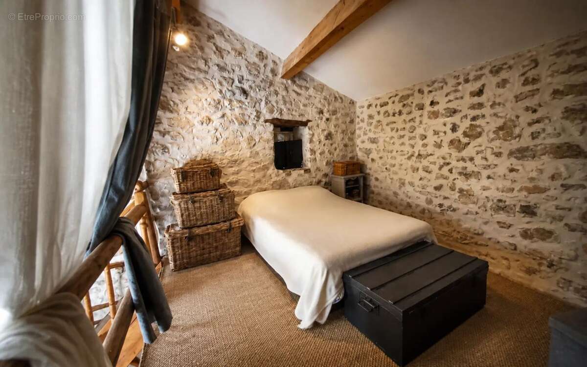Maison de 10 pièces de 196 m² à Saint-Paul-le-Jeune - photo 25