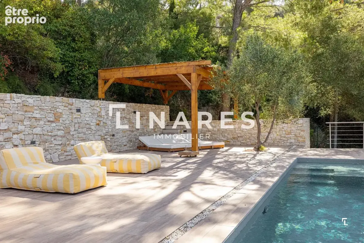 LA SUBLIME - Villa T6 de 232m² dont une dépendance aménagée de 50m² - Piscine - Terrain de 6700m² - 13400 AUBAGNE - photo 21