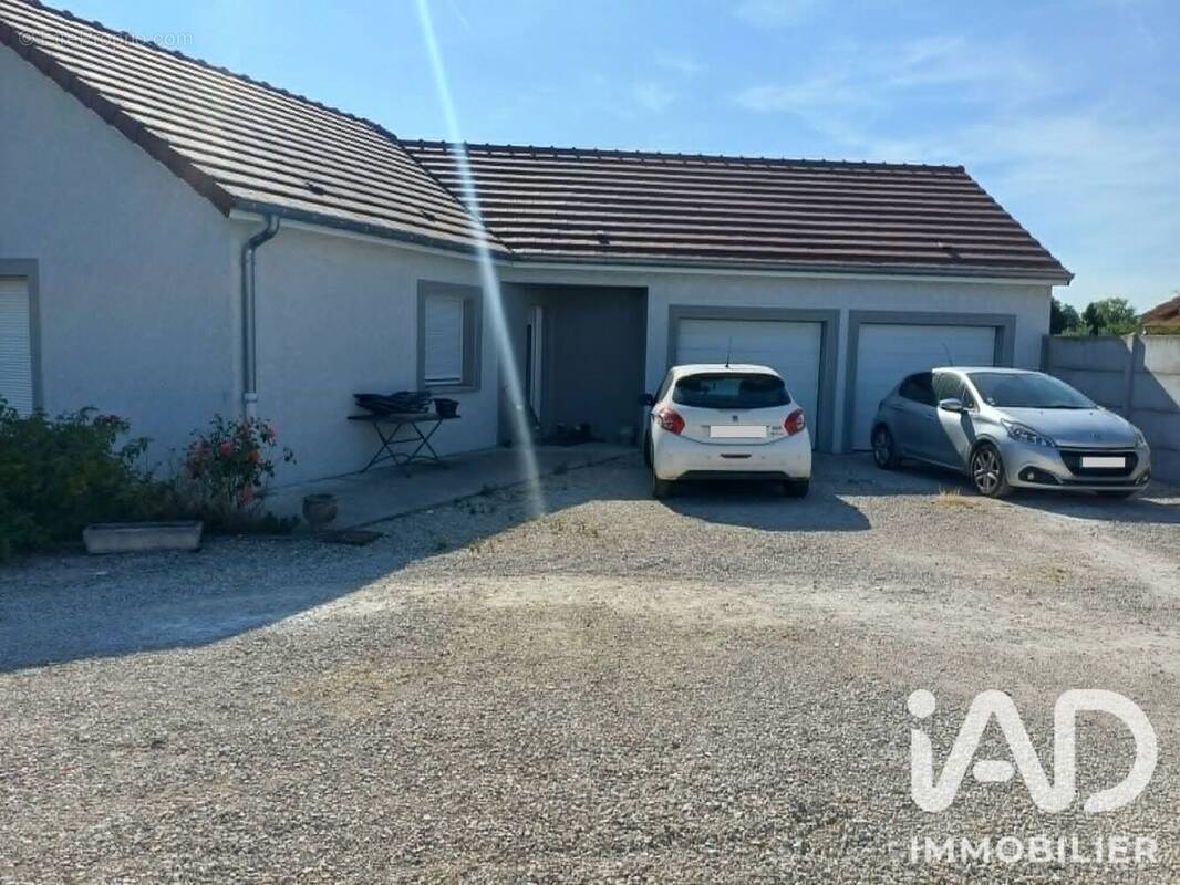 Photo 1 - Maison à GIFFAUMONT-CHAMPAUBERT
