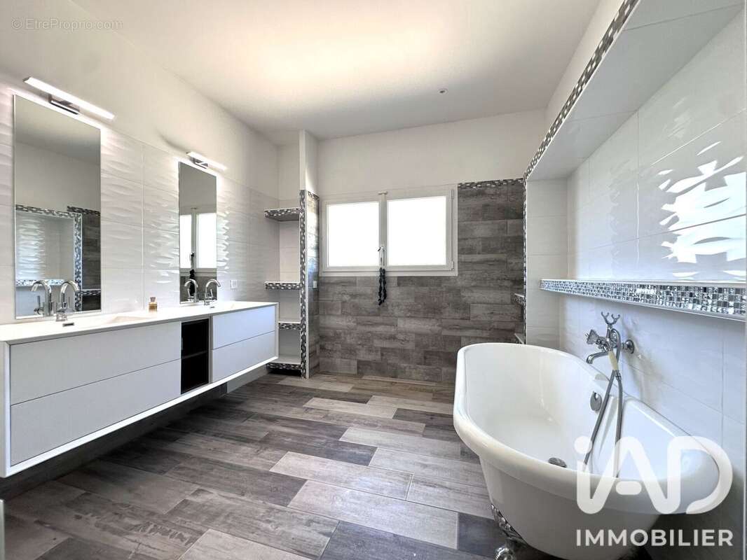 Maison 210 m² à Castillon-Du-Gard  - photo 8