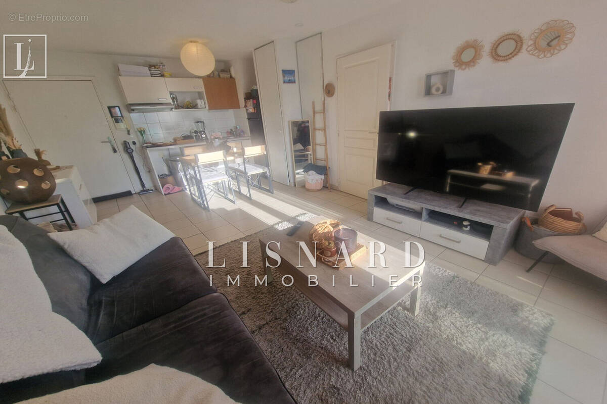 Appartement à VALLAURIS