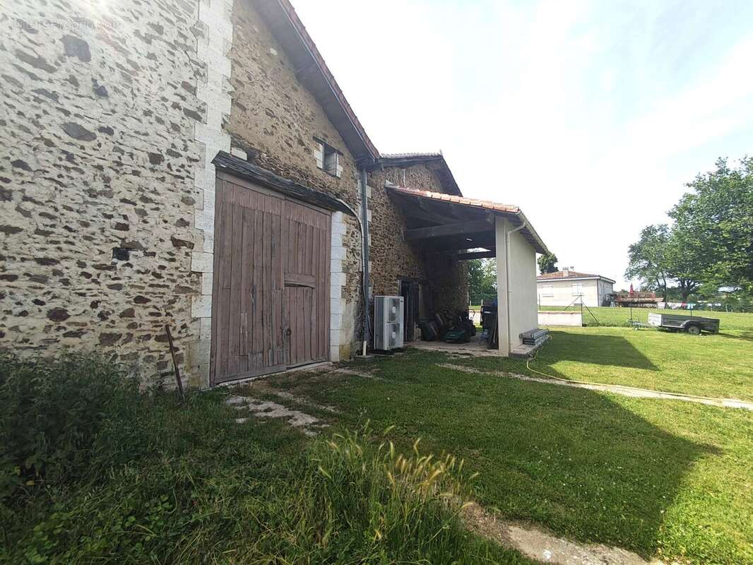 Maison 118 m² à Massignac  - photo 7