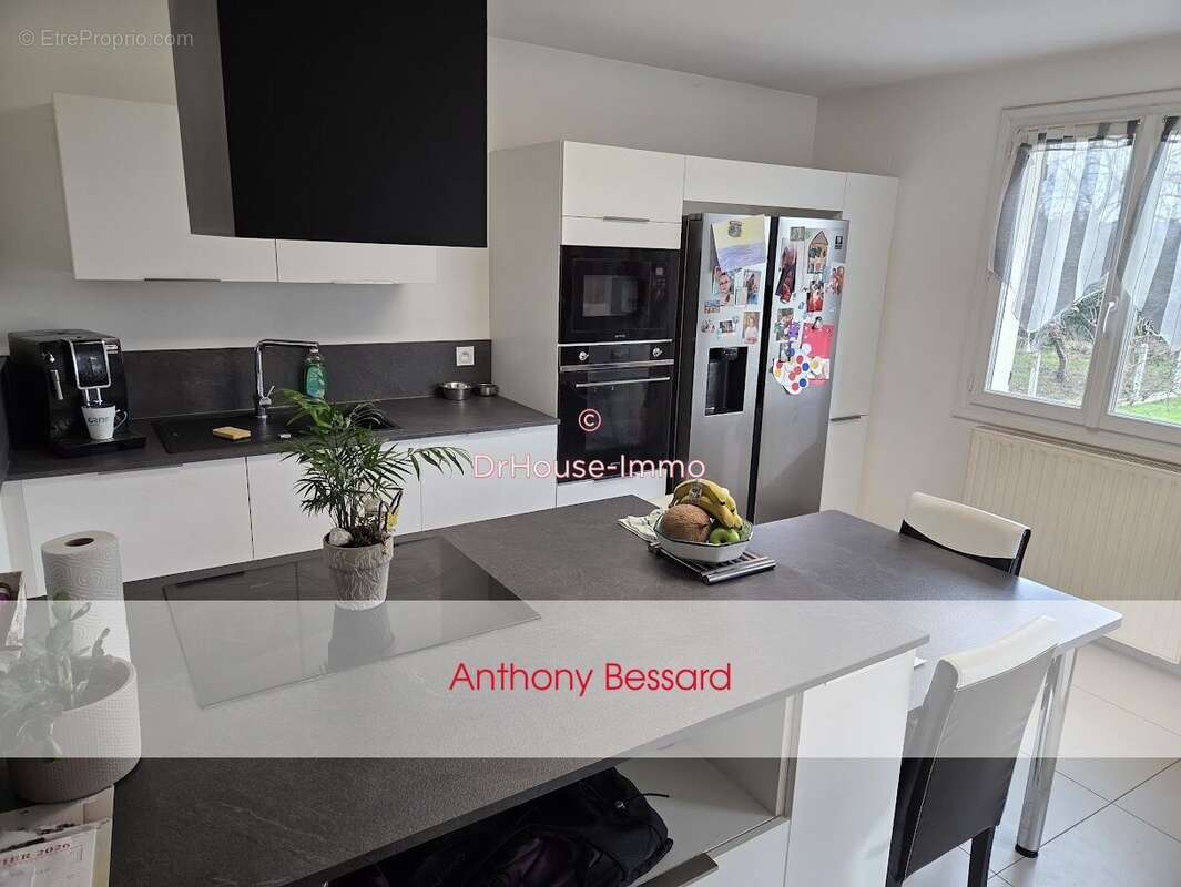 Maison à CREUZIER-LE-VIEUX